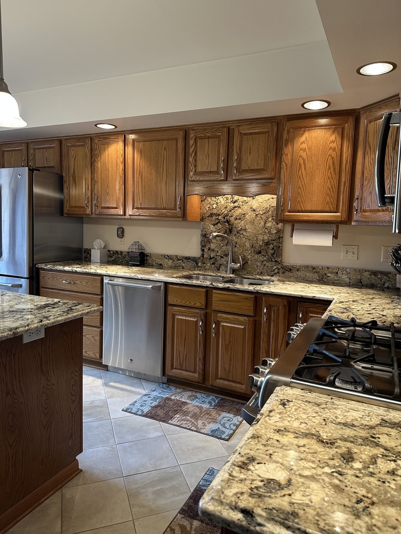 2376 Wyckwood Drive, Aurora, IL 60506