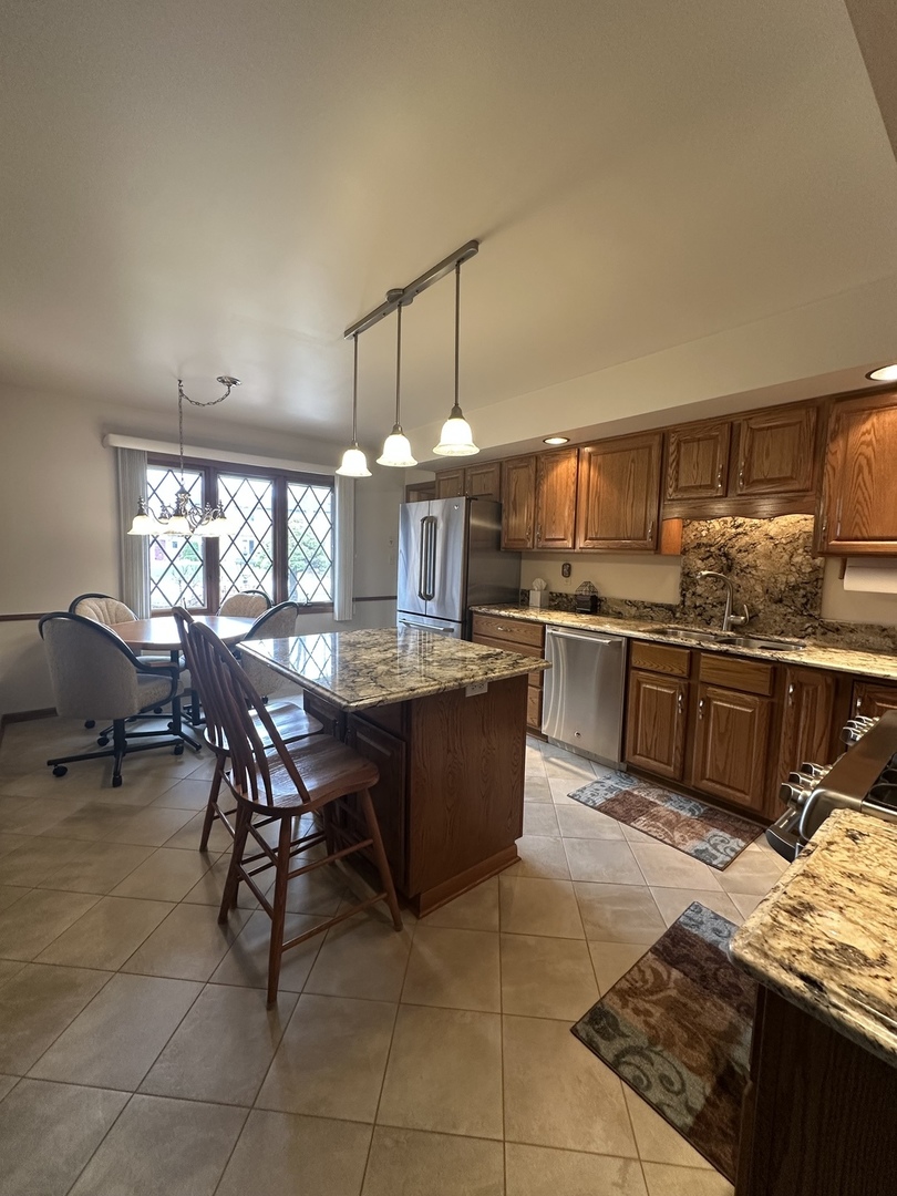 2376 Wyckwood Drive, Aurora, IL 60506