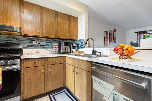 1620 Waxwing Court, Schaumburg, IL 60173