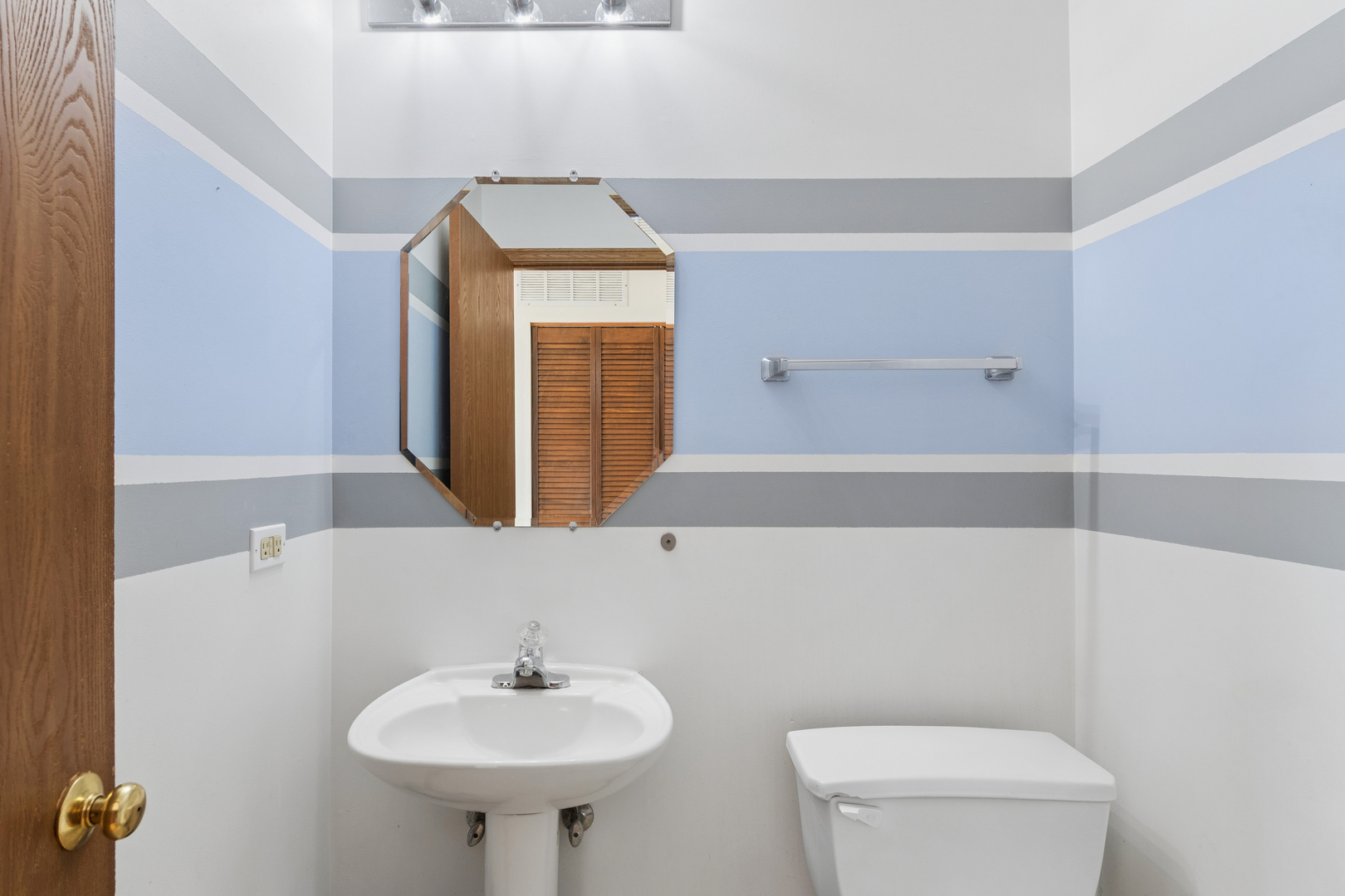 728 Wildflower Circle, Naperville, IL 60540