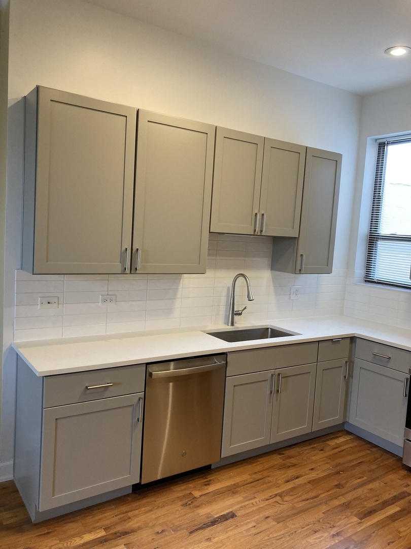 4041 S Calumet Avenue, Chicago, IL 60653