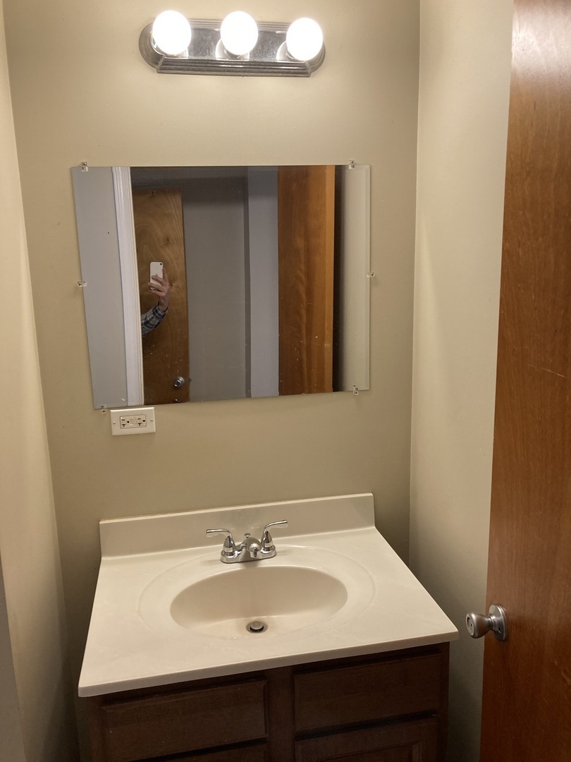 4041 S Calumet Avenue, Chicago, IL 60653