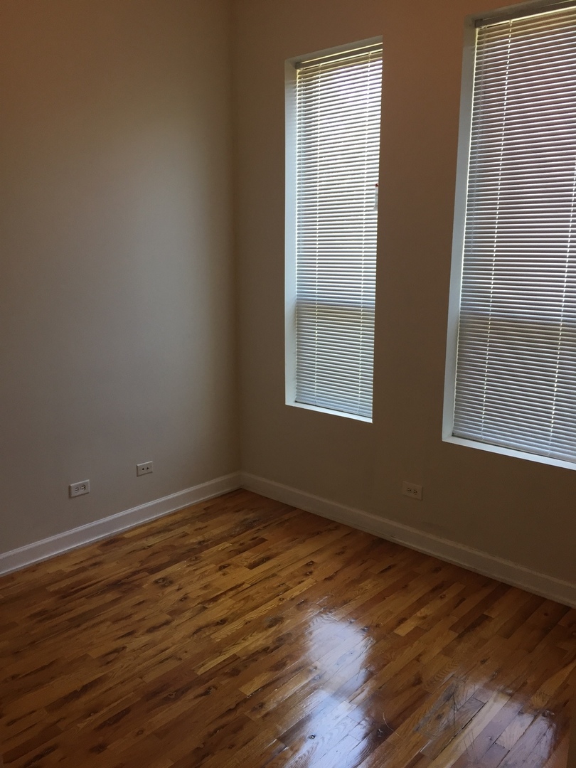 4041 S Calumet Avenue, Chicago, IL 60653