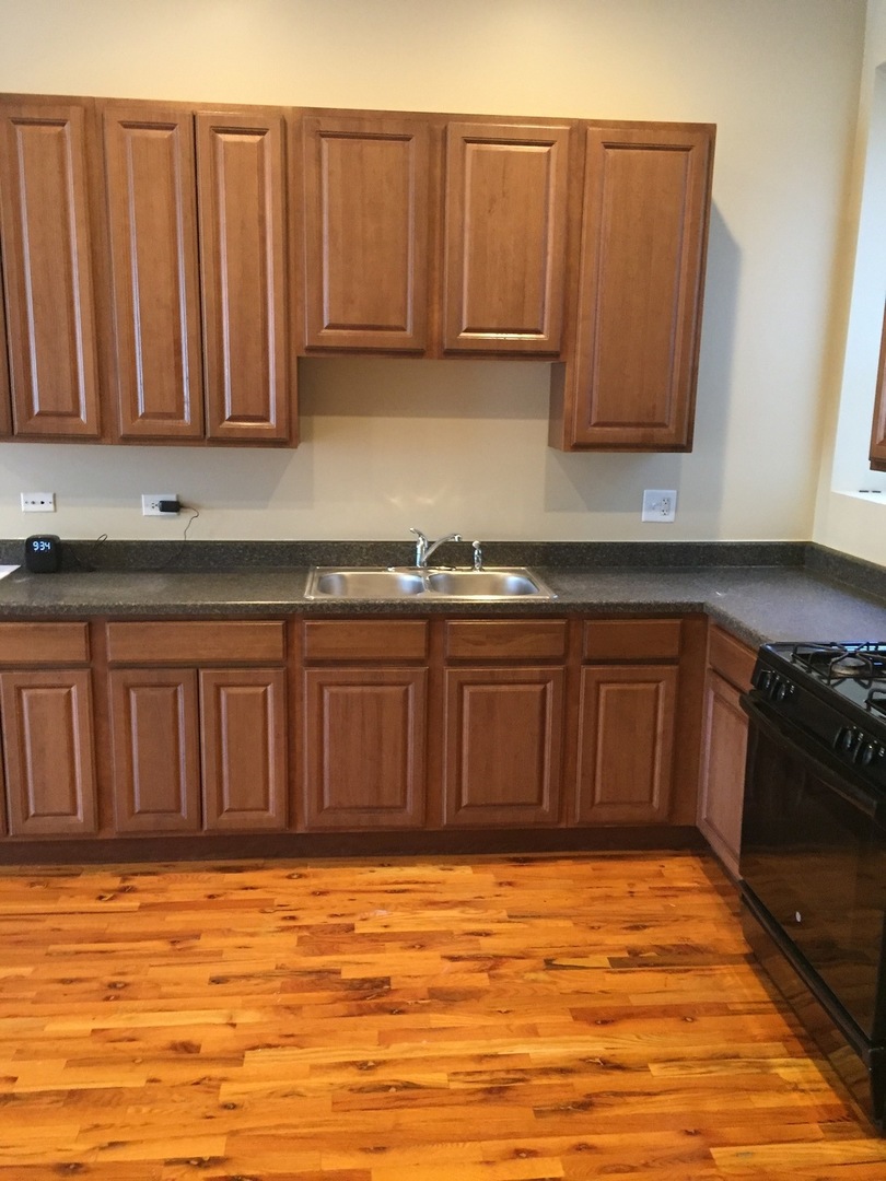 4041 S Calumet Avenue, Chicago, IL 60653