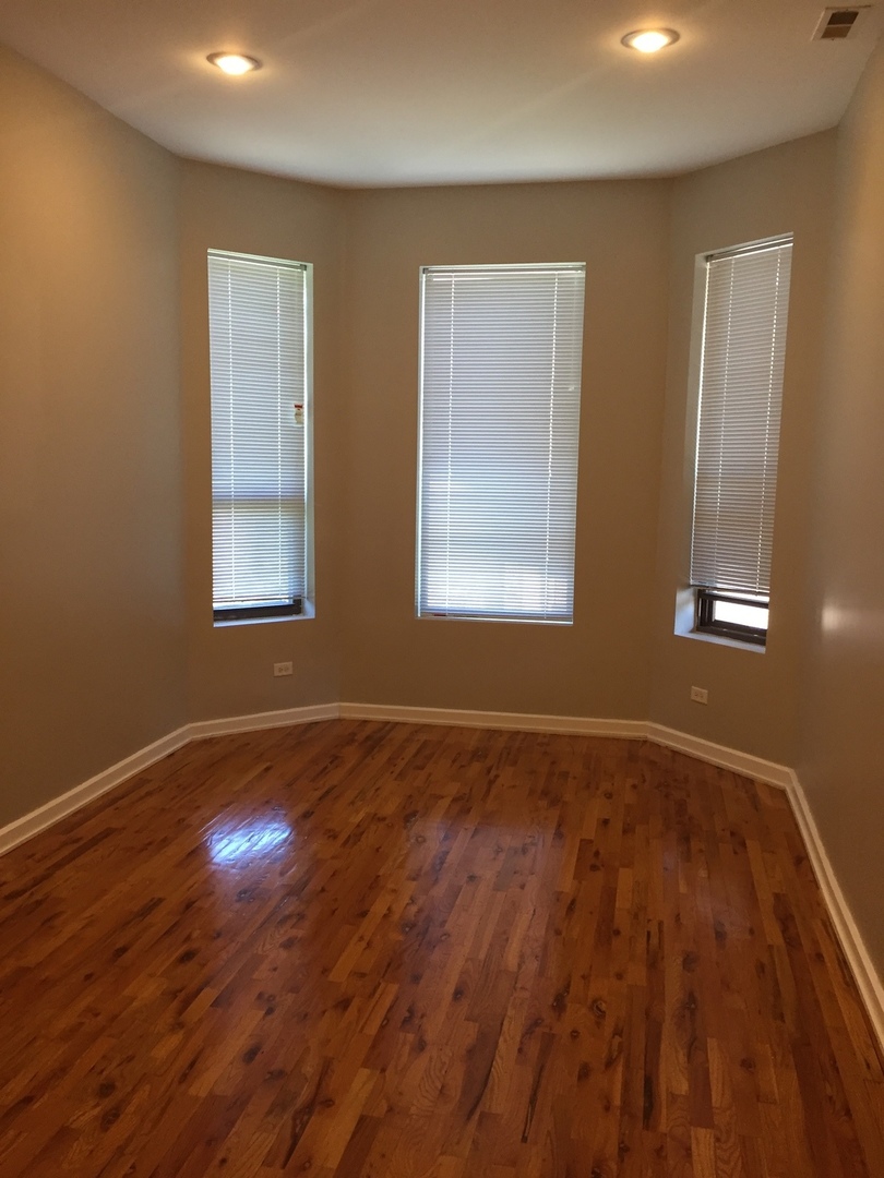 4041 S Calumet Avenue, Chicago, IL 60653