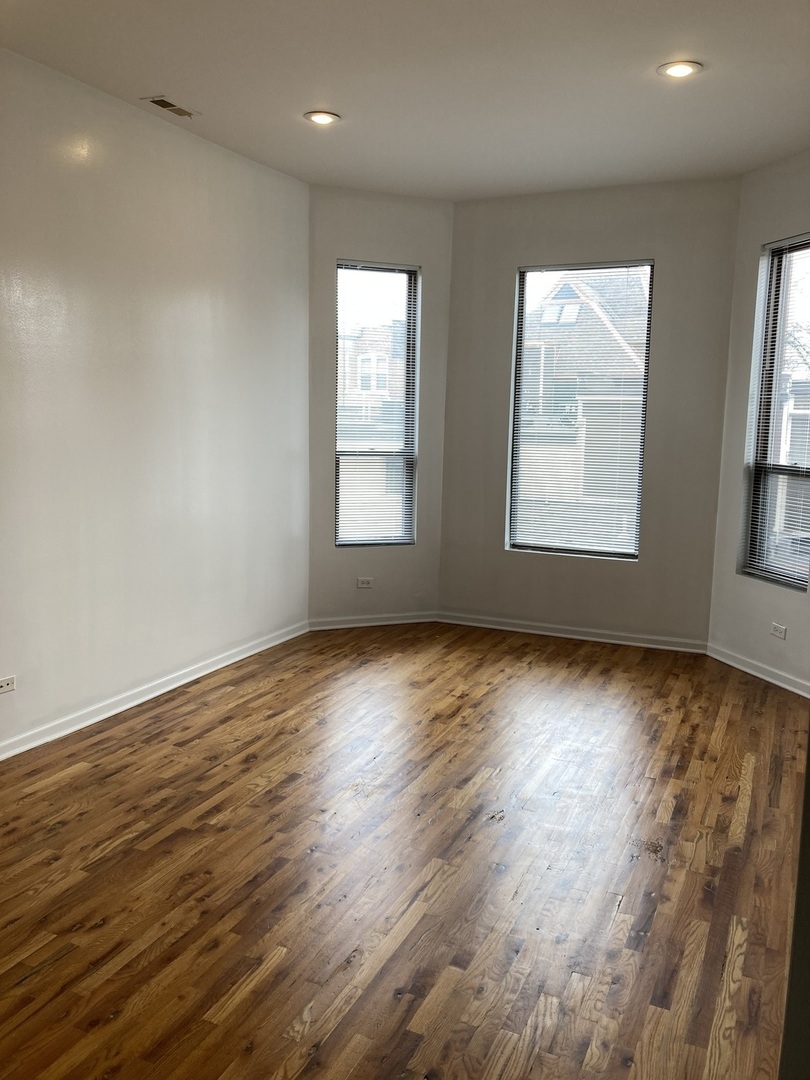 4041 S Calumet Avenue, Chicago, IL 60653