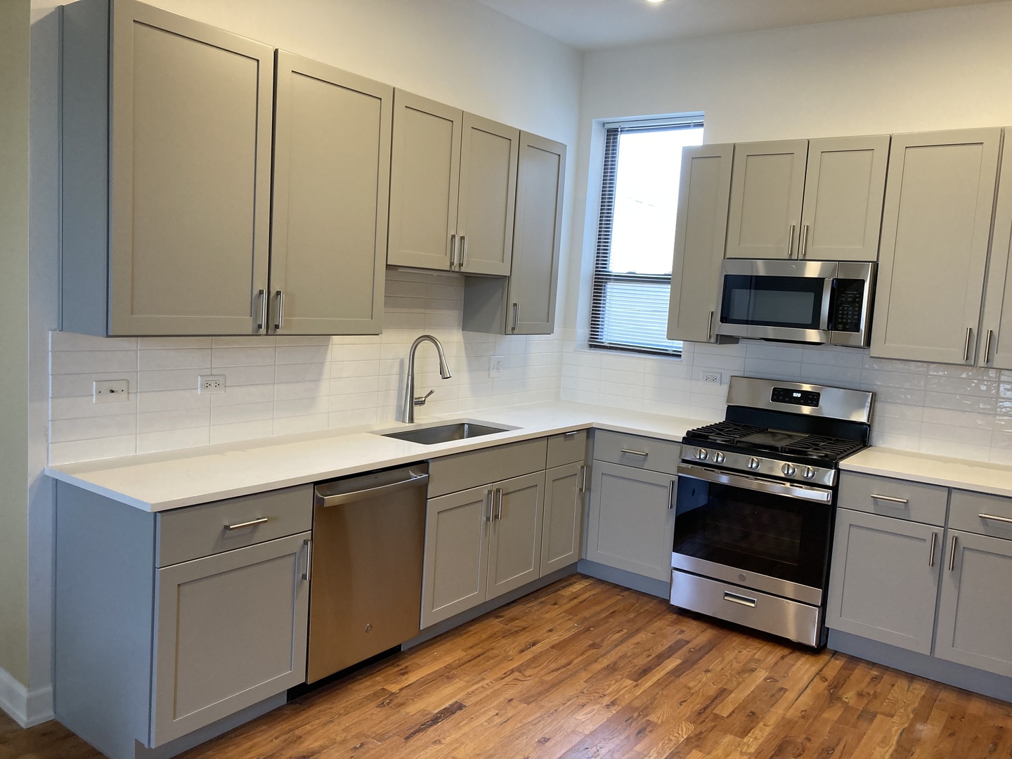 4041 S Calumet Avenue, Chicago, IL 60653