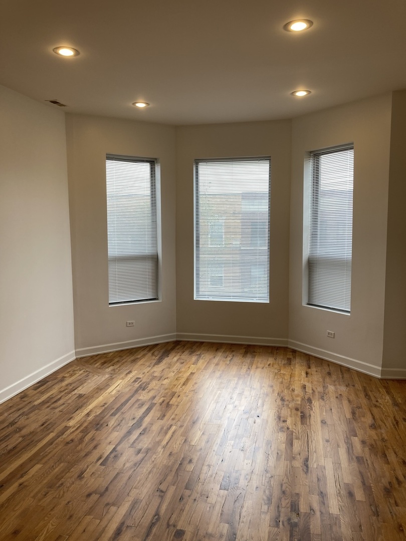 4041 S Calumet Avenue, Chicago, IL 60653