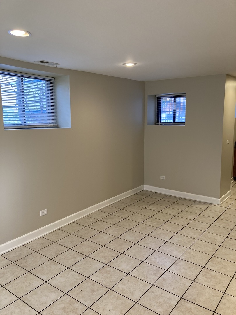 4041 S Calumet Avenue, Chicago, IL 60653