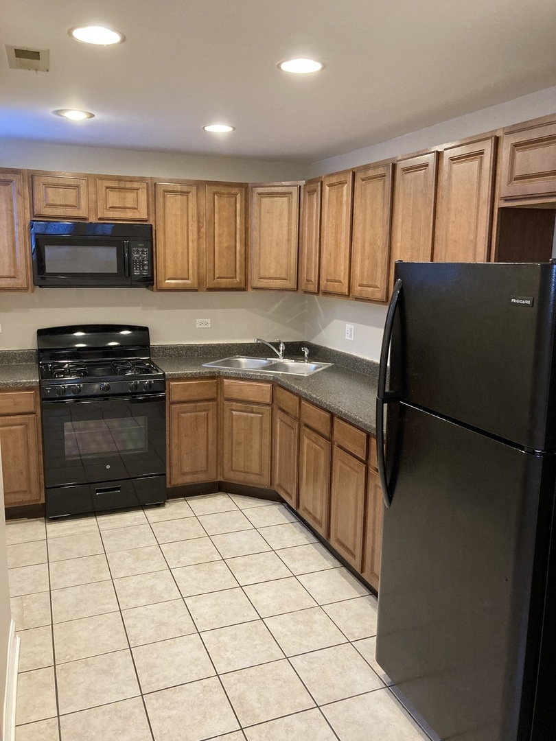 4041 S Calumet Avenue, Chicago, IL 60653