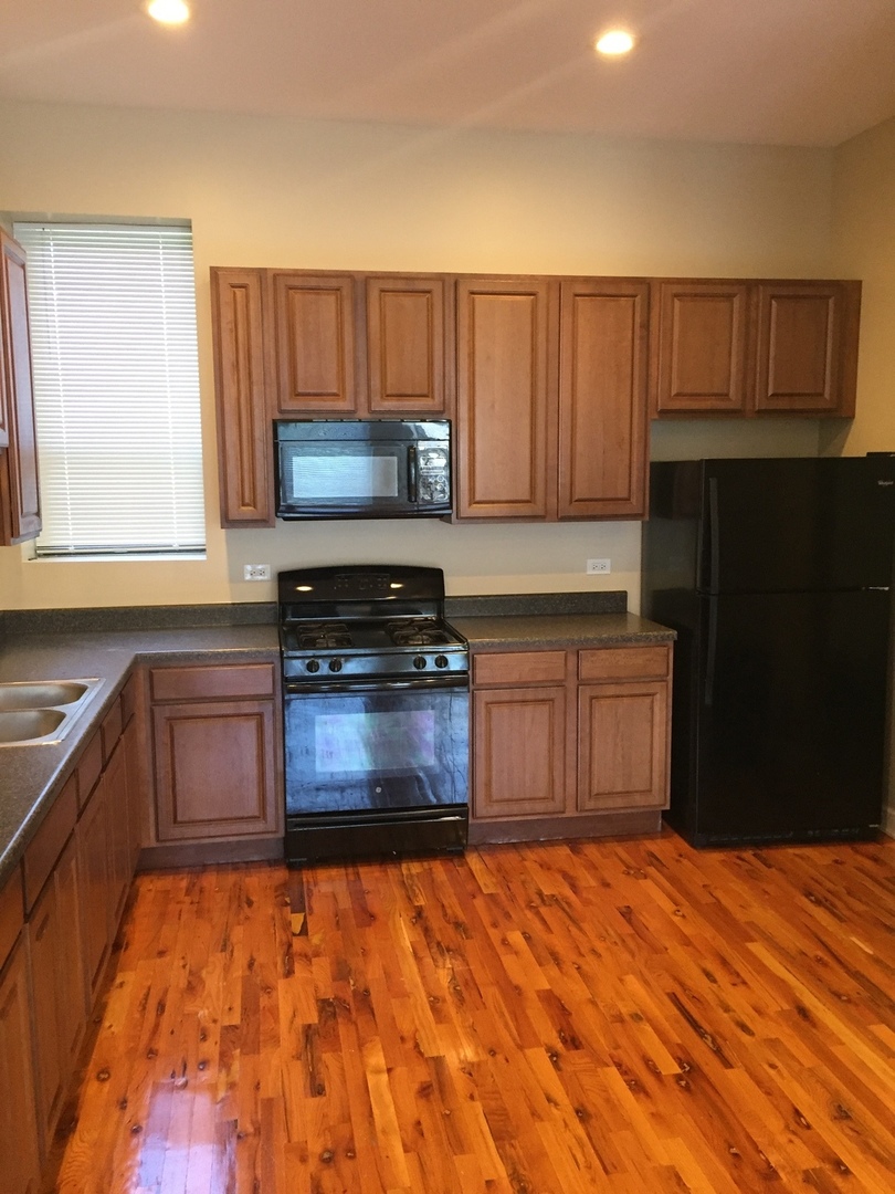 4041 S Calumet Avenue, Chicago, IL 60653