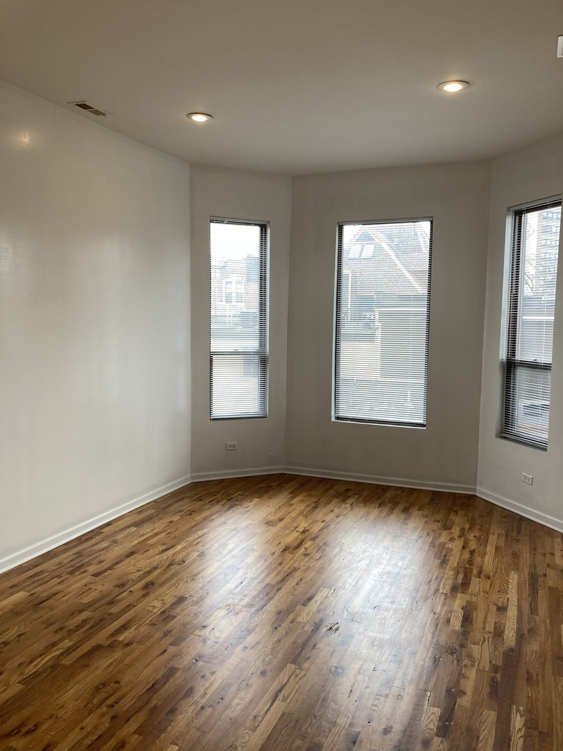 4041 S Calumet Avenue, Chicago, IL 60653