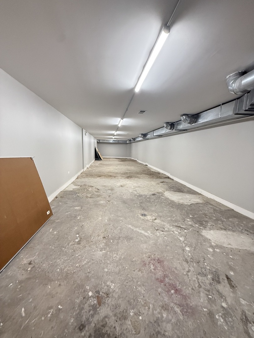 7051 N Clark Street, Chicago, IL 60626