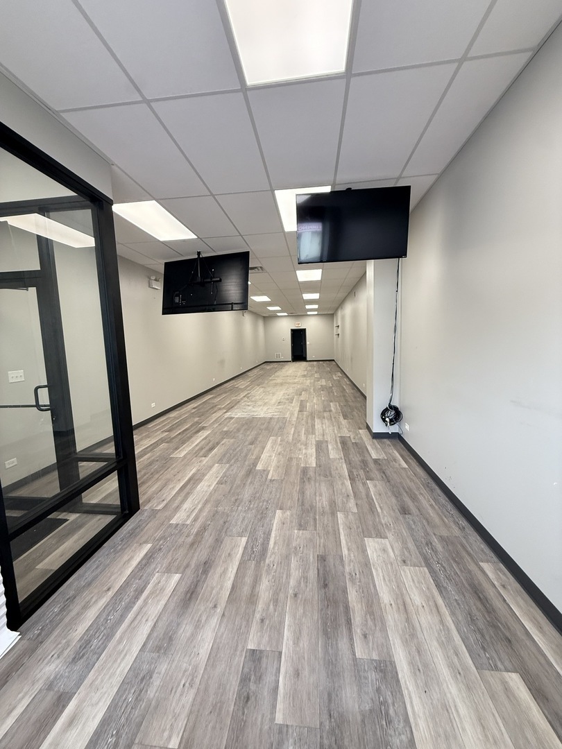 7051 N Clark Street, Chicago, IL 60626