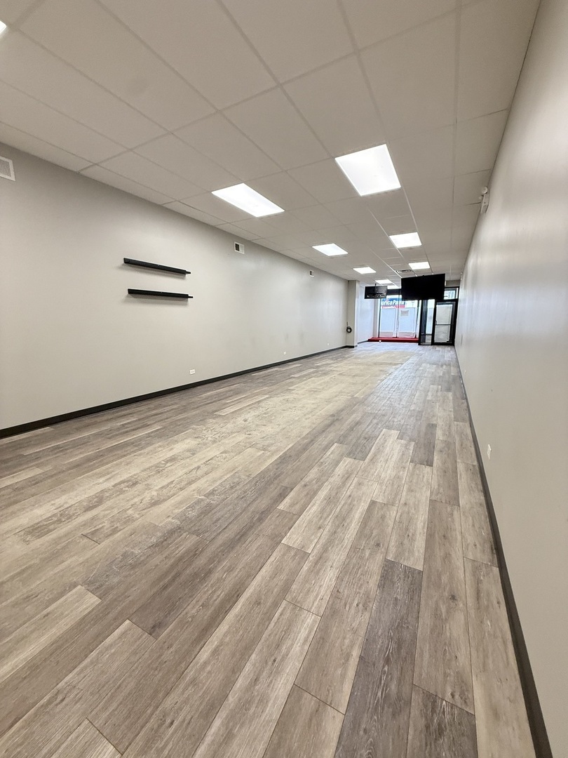 7051 N Clark Street, Chicago, IL 60626