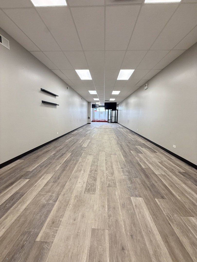 7051 N Clark Street, Chicago, IL 60626