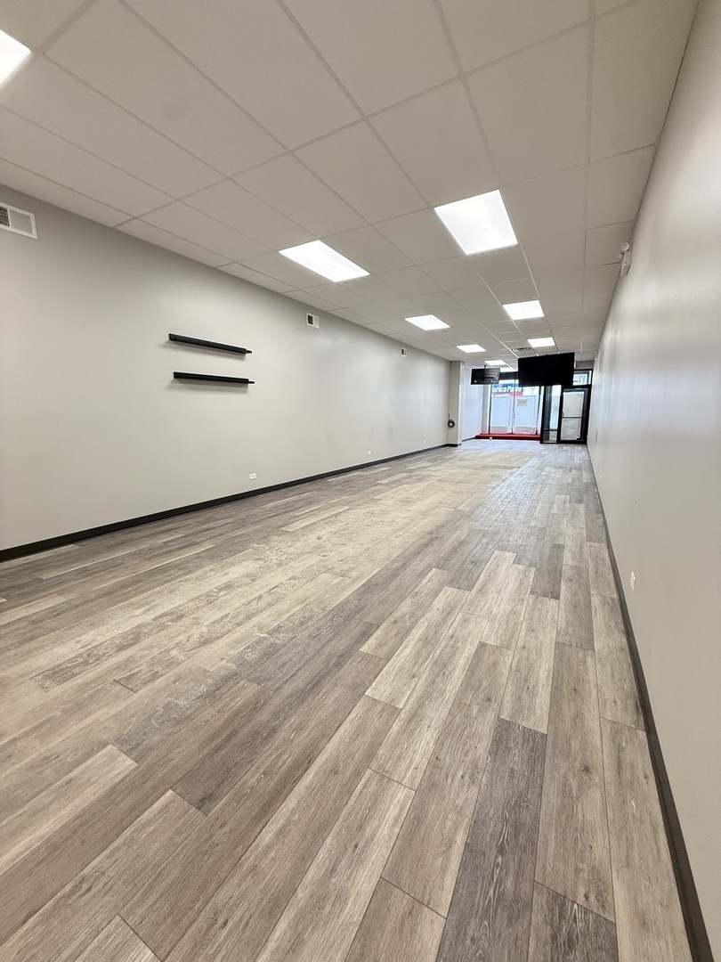 7051 N Clark Street, Chicago, IL 60626