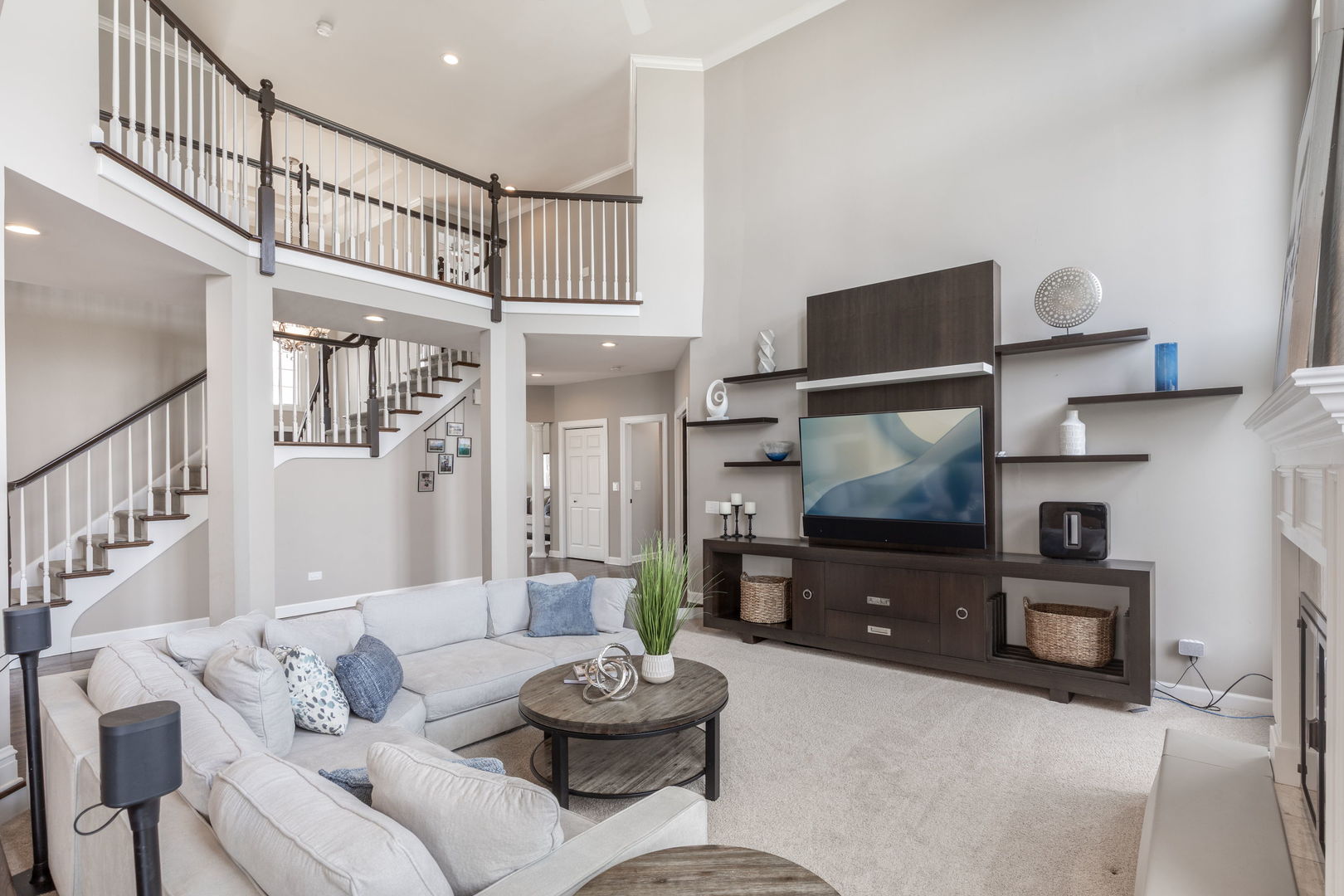 1720 Baybrook Lane, Naperville, IL 60564