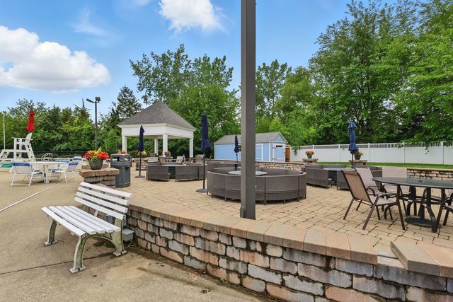 1720 Baybrook Lane, Naperville, IL 60564