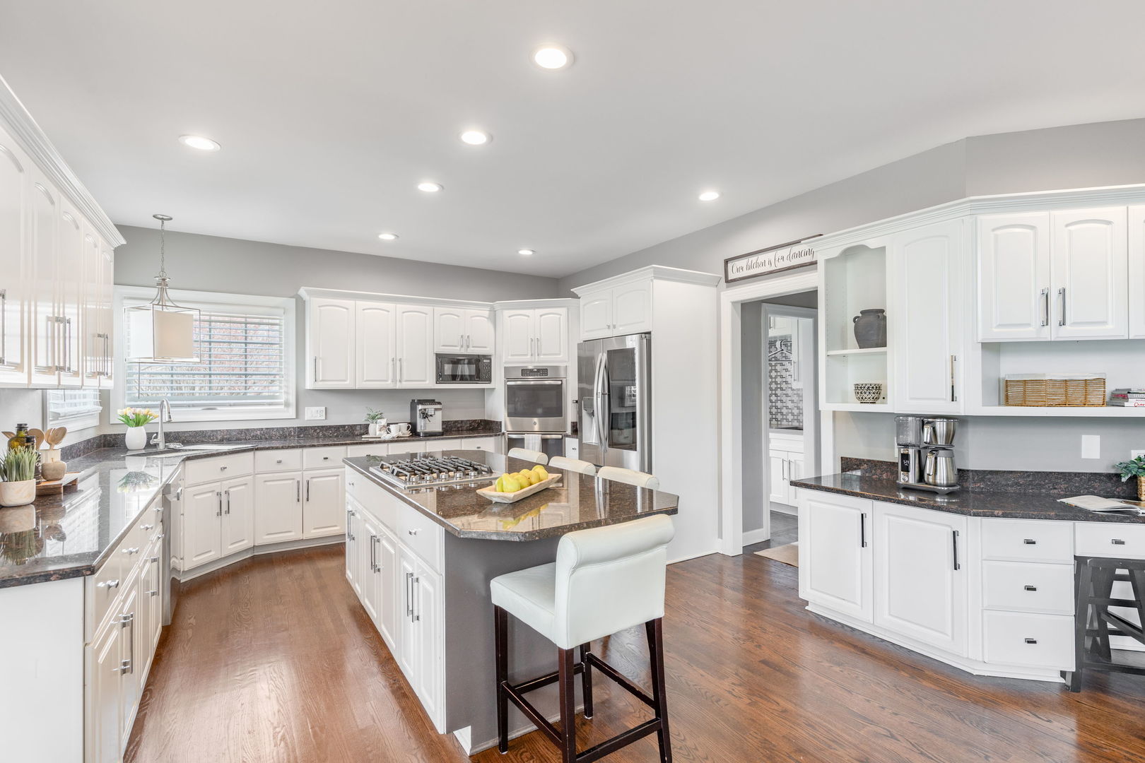 1720 Baybrook Lane, Naperville, IL 60564