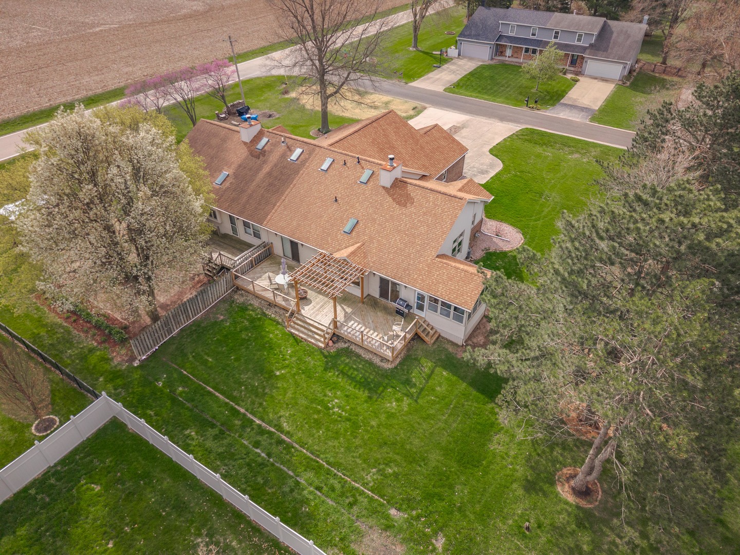 8627 Oakmont Road, Bloomington, IL 61705