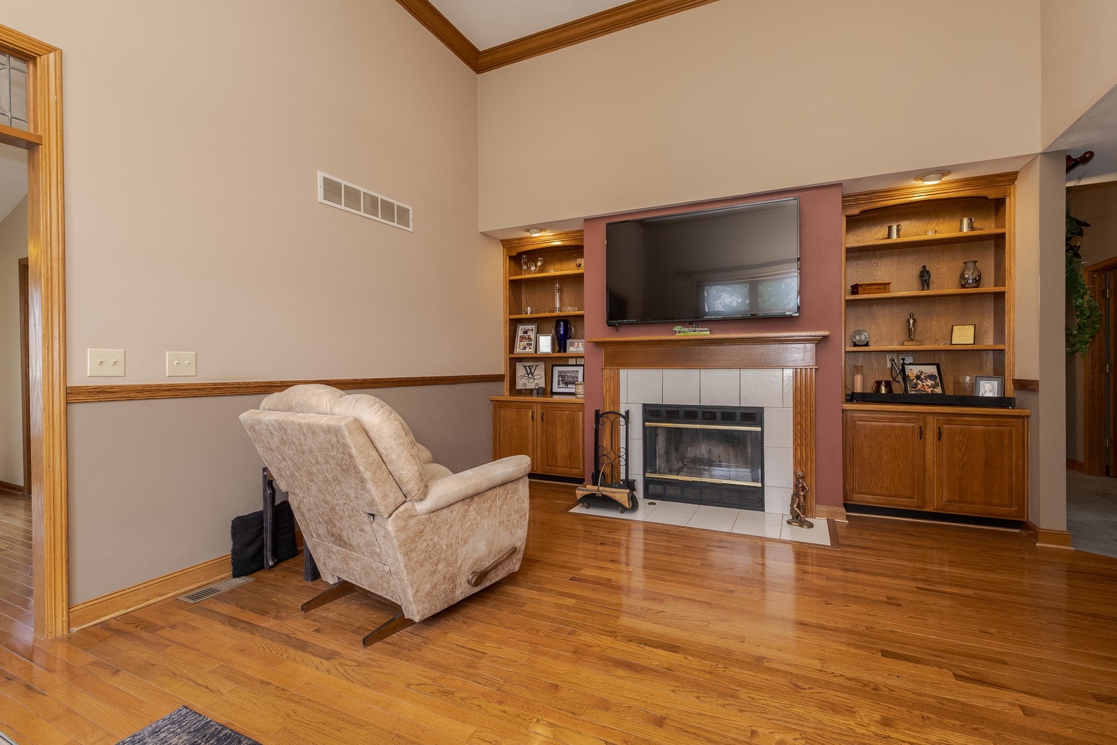 8627 Oakmont Road, Bloomington, IL 61705