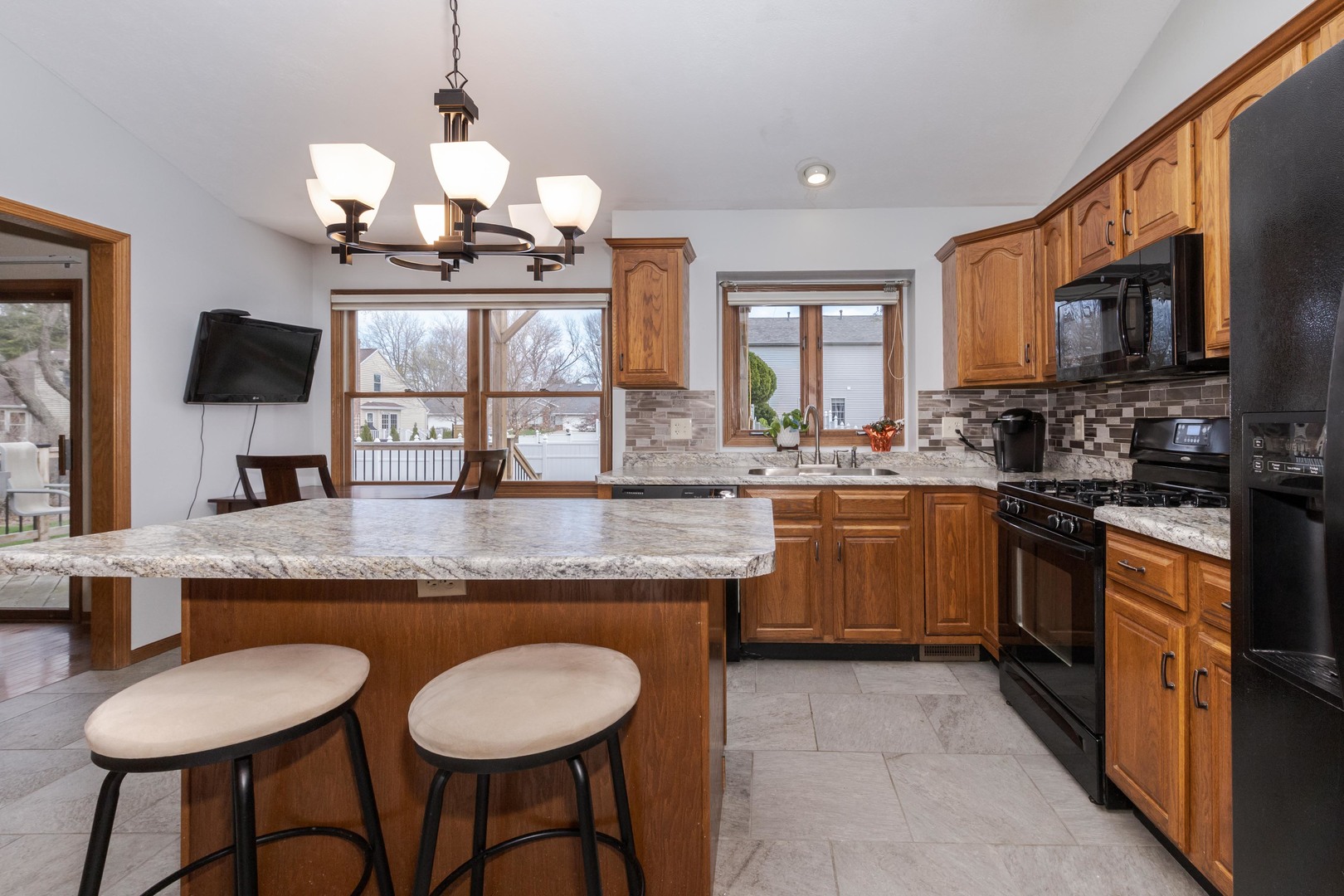 8627 Oakmont Road, Bloomington, IL 61705