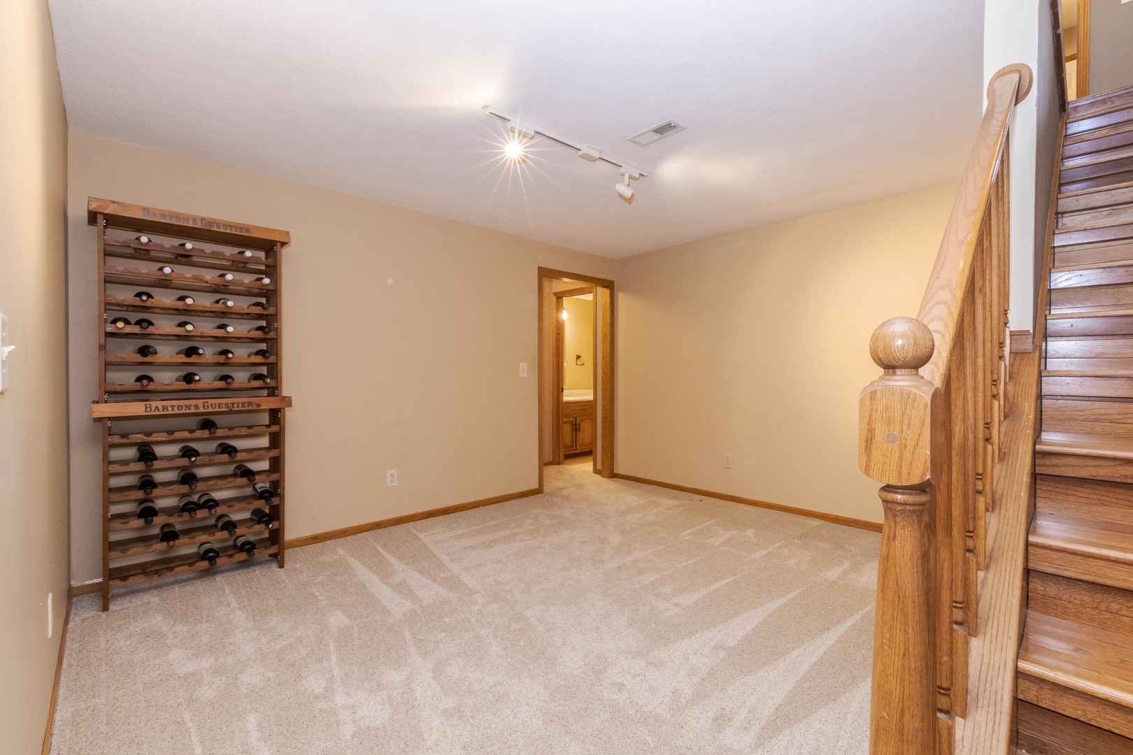 8627 Oakmont Road, Bloomington, IL 61705