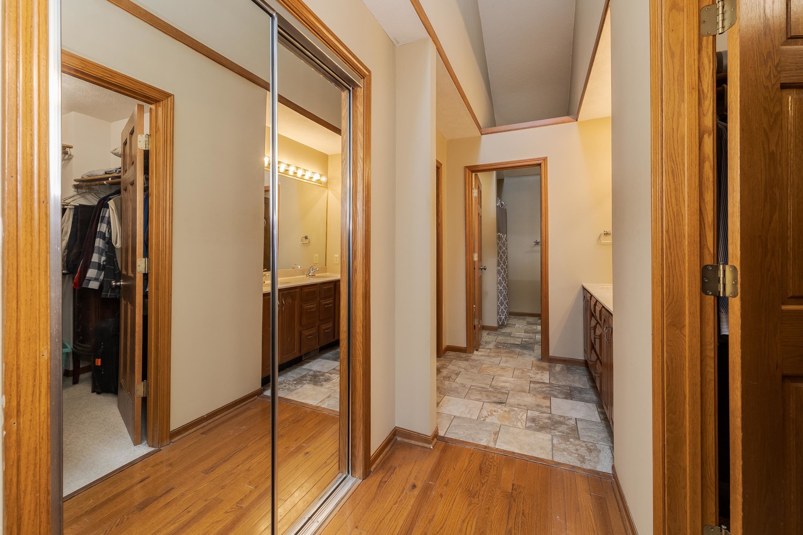 8627 Oakmont Road, Bloomington, IL 61705