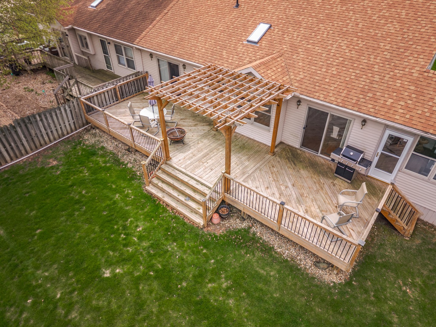 8627 Oakmont Road, Bloomington, IL 61705