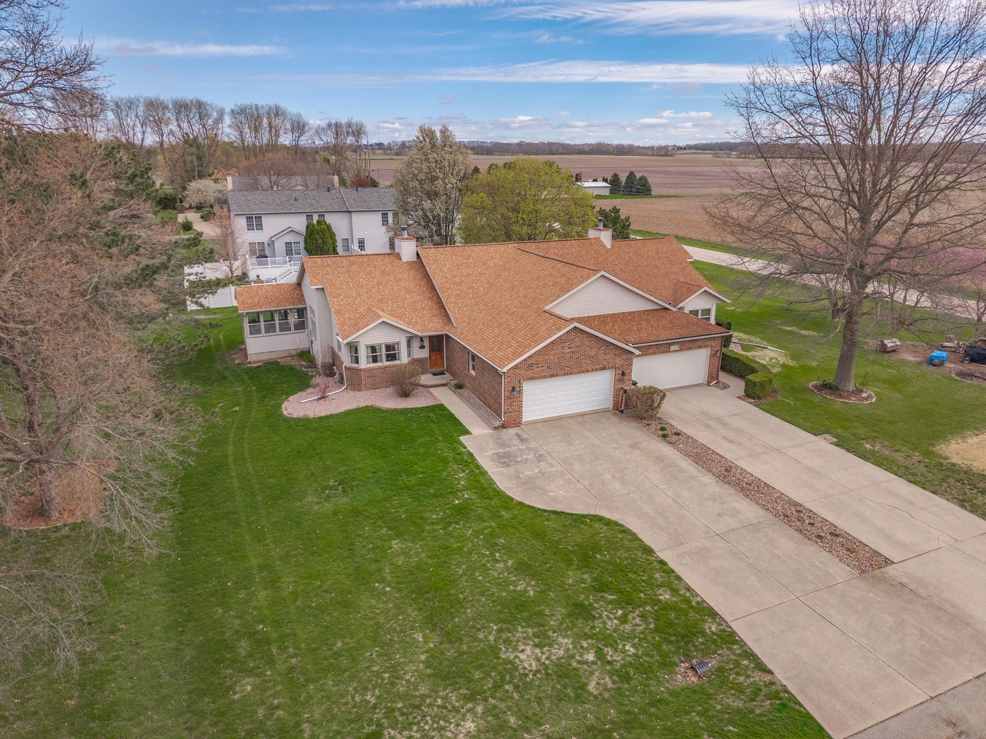 8627 Oakmont Road, Bloomington, IL 61705