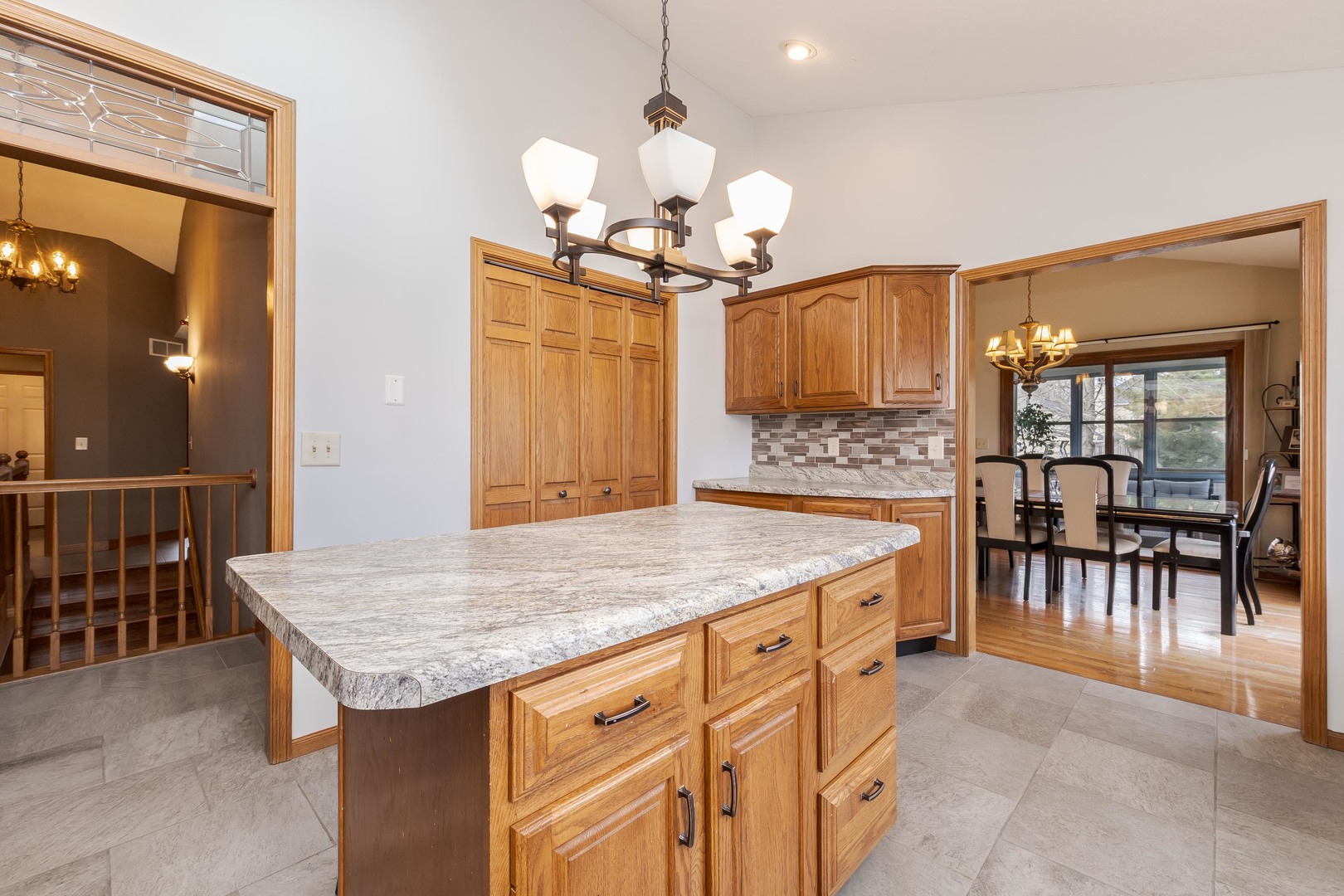 8627 Oakmont Road, Bloomington, IL 61705