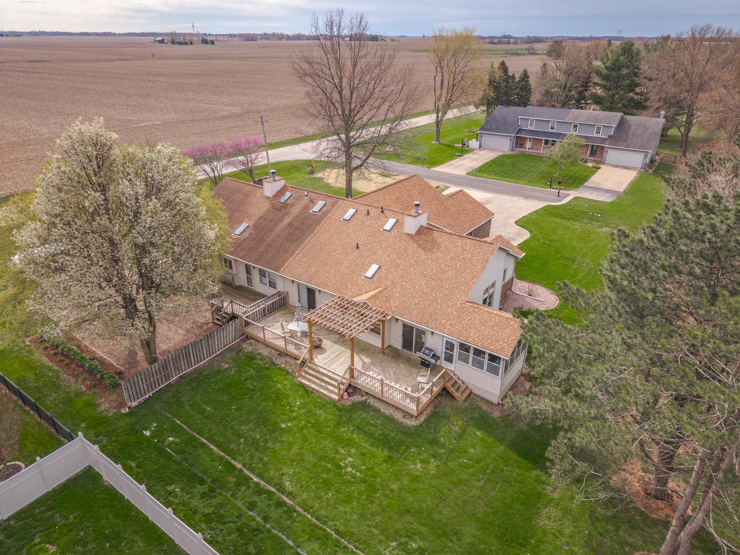 8627 Oakmont Road, Bloomington, IL 61705