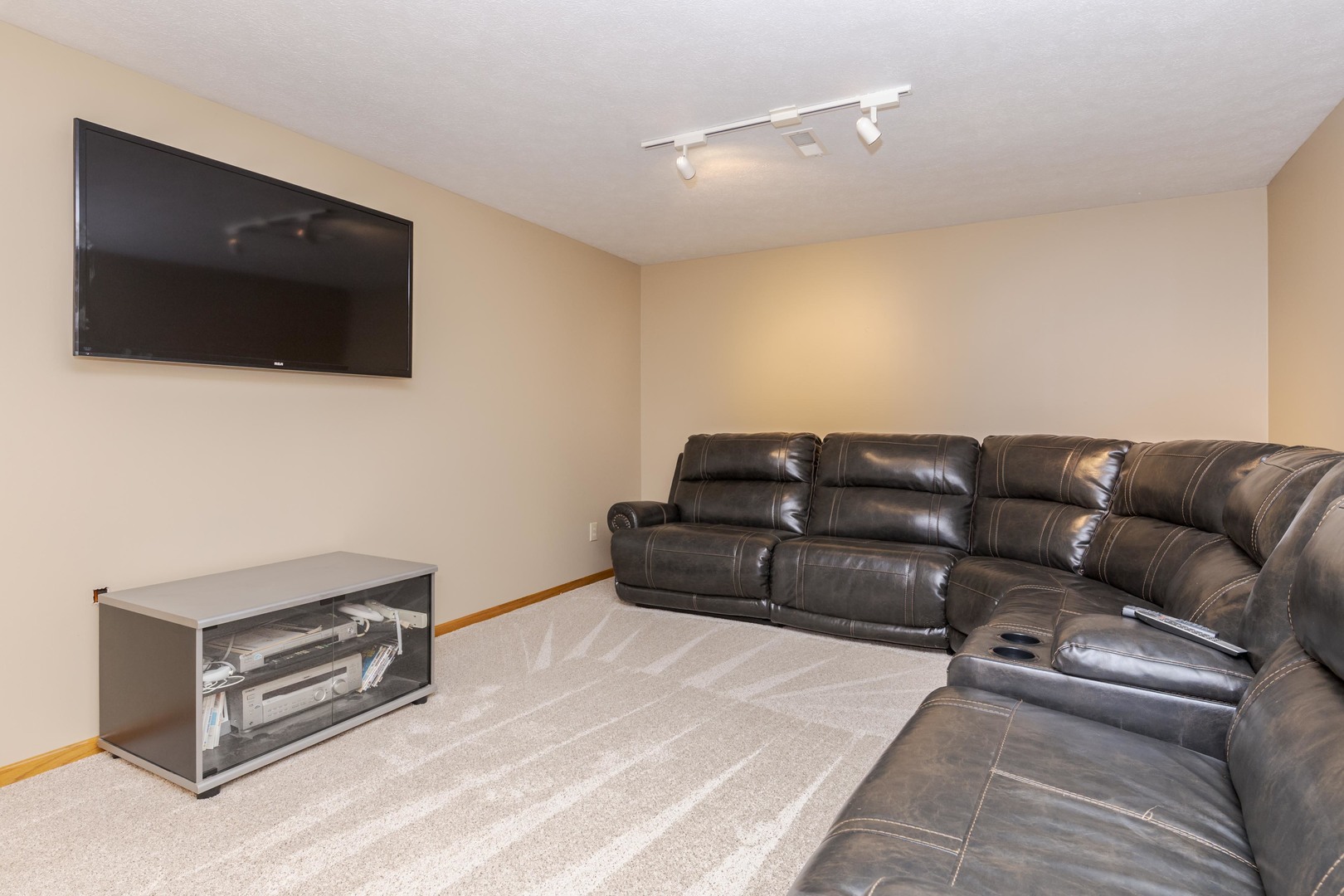 8627 Oakmont Road, Bloomington, IL 61705