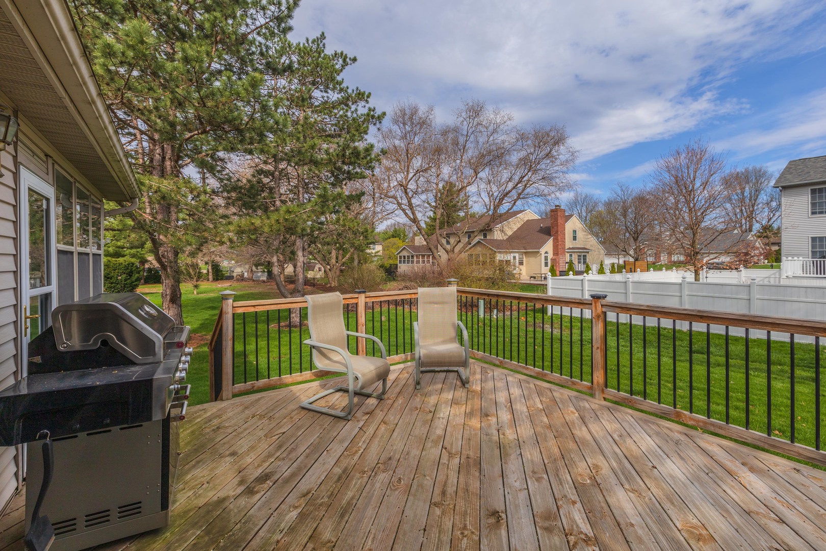 8627 Oakmont Road, Bloomington, IL 61705