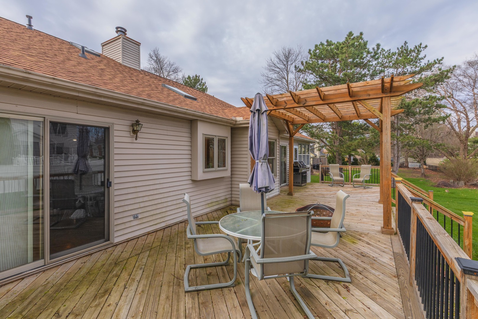 8627 Oakmont Road, Bloomington, IL 61705