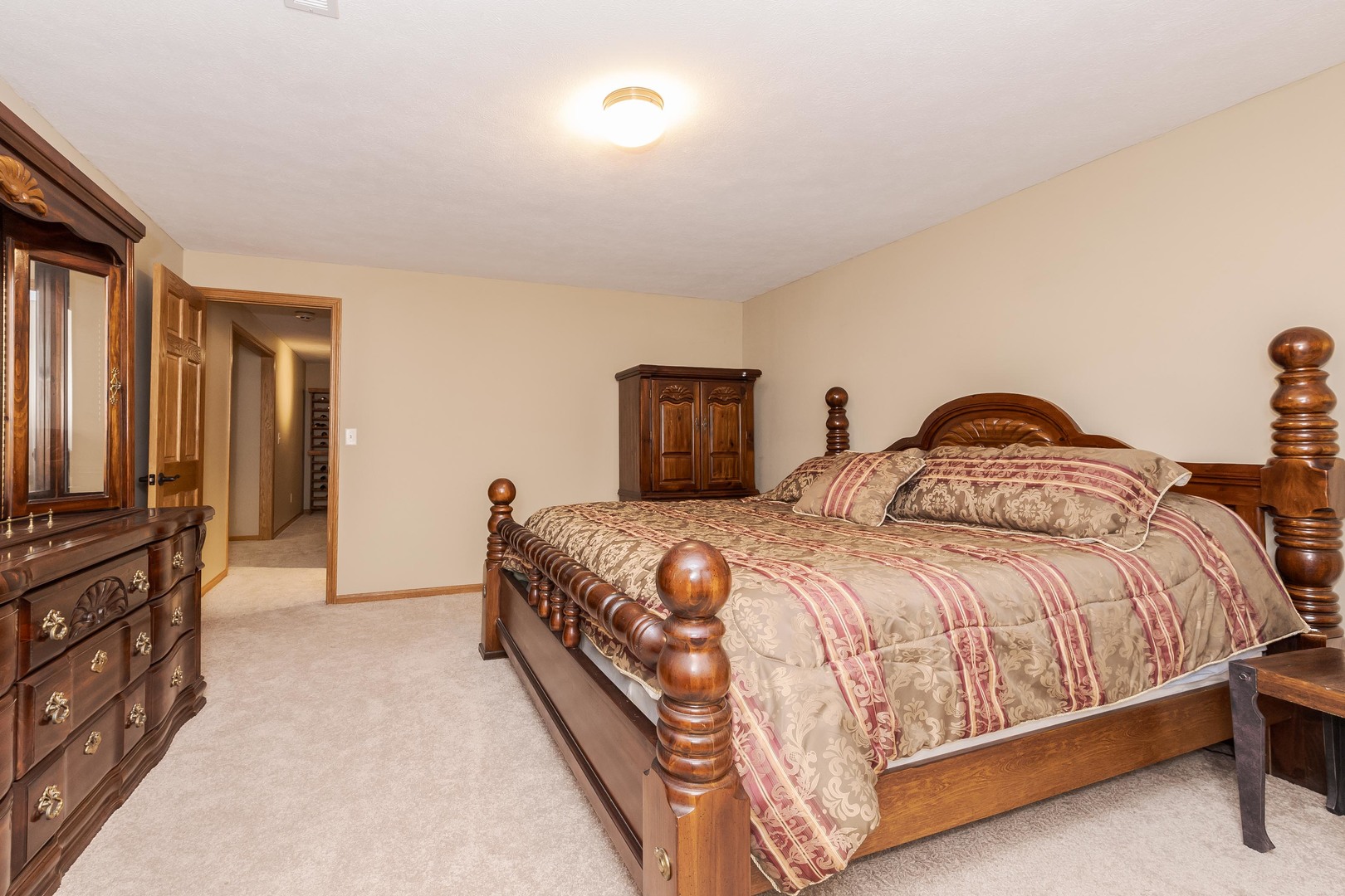 8627 Oakmont Road, Bloomington, IL 61705