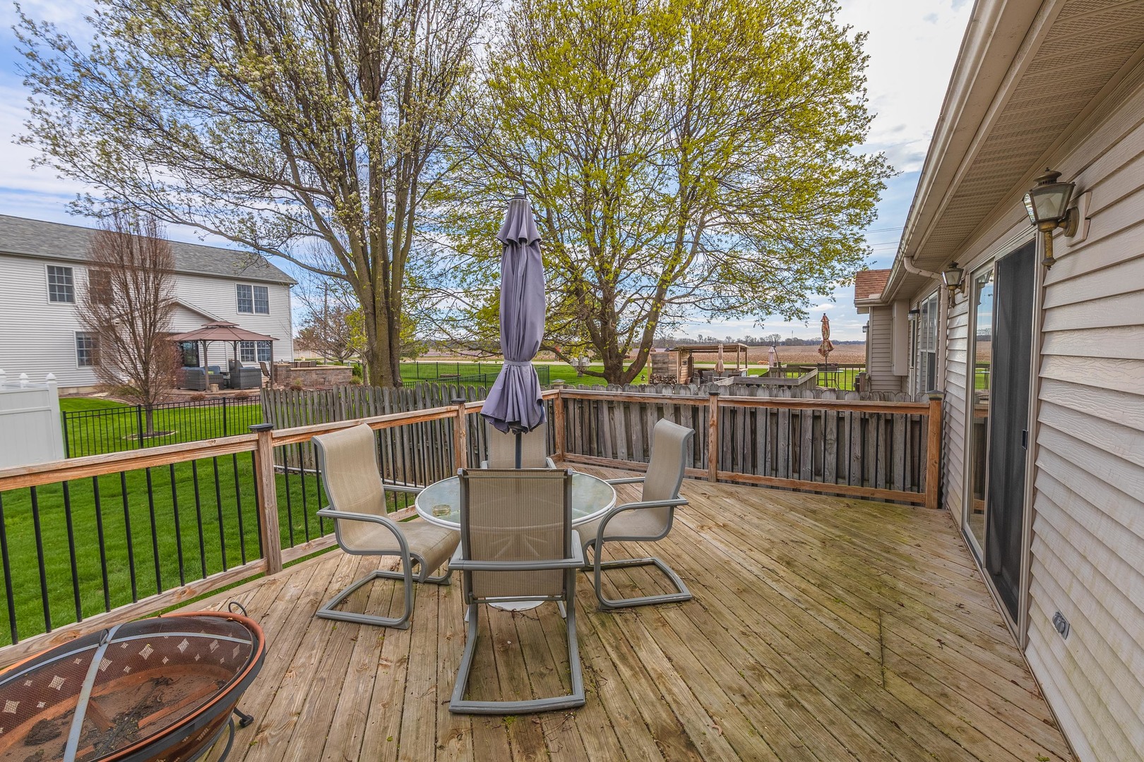 8627 Oakmont Road, Bloomington, IL 61705