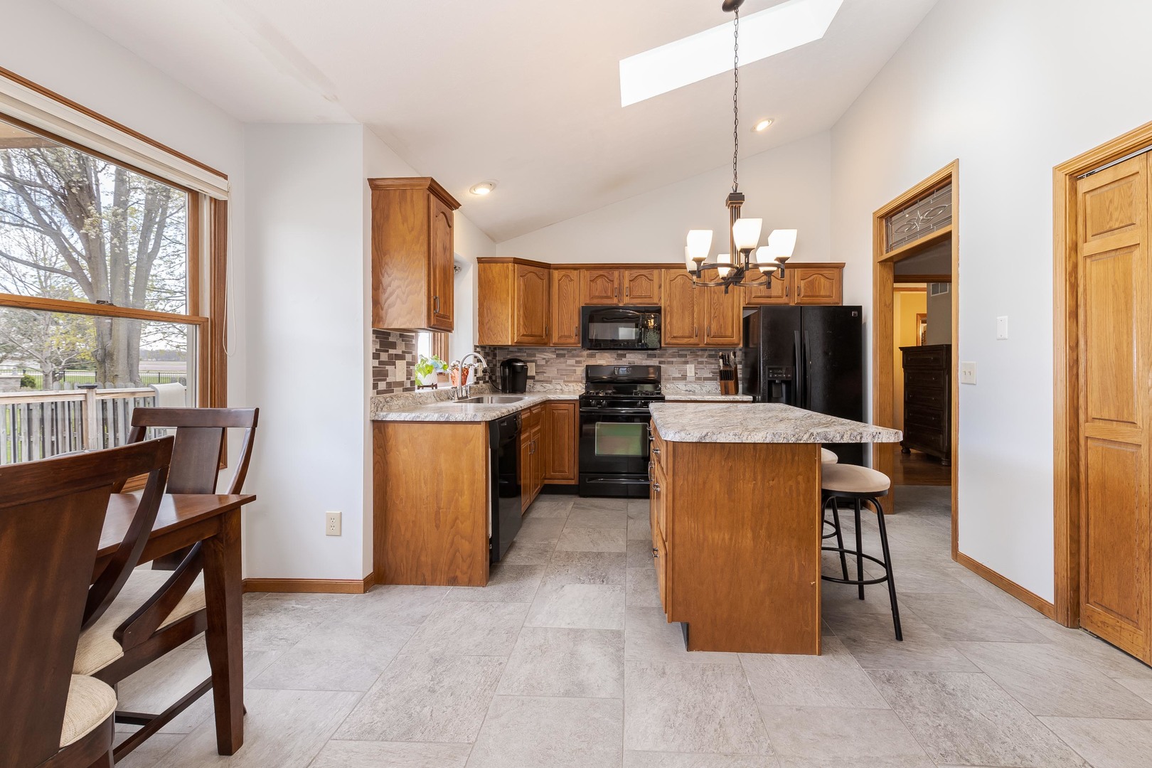 8627 Oakmont Road, Bloomington, IL 61705