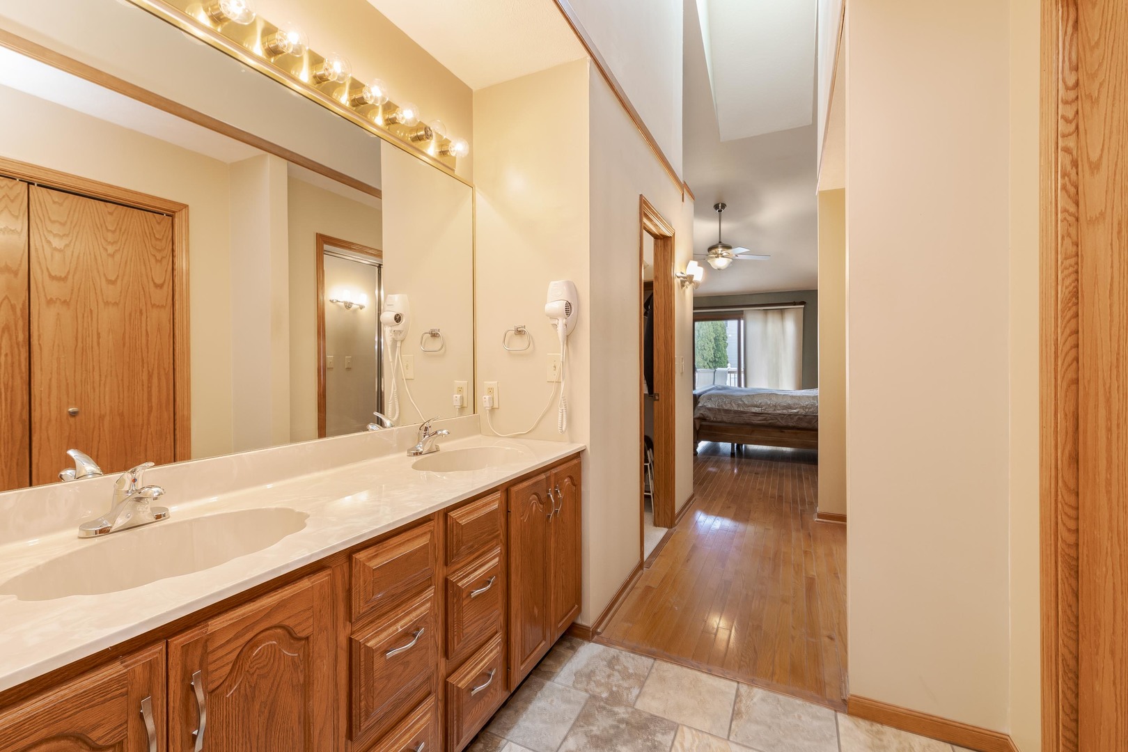 8627 Oakmont Road, Bloomington, IL 61705