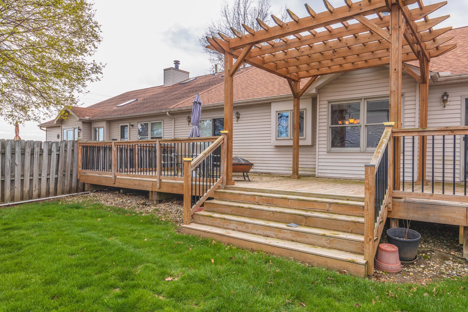 8627 Oakmont Road, Bloomington, IL 61705