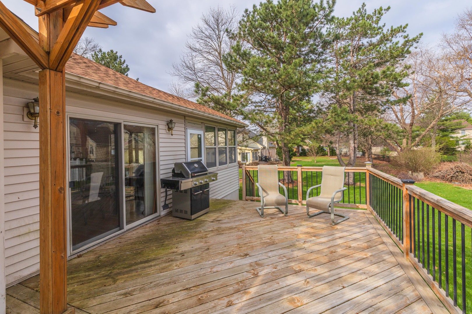 8627 Oakmont Road, Bloomington, IL 61705