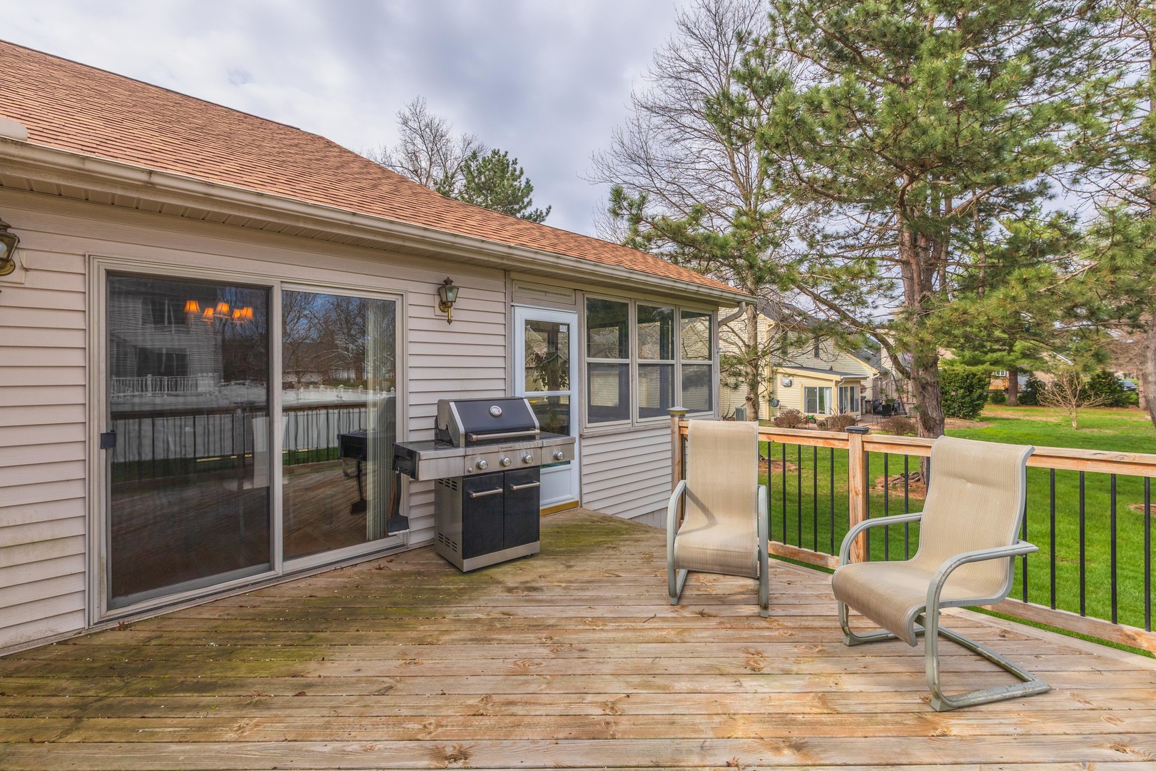 8627 Oakmont Road, Bloomington, IL 61705