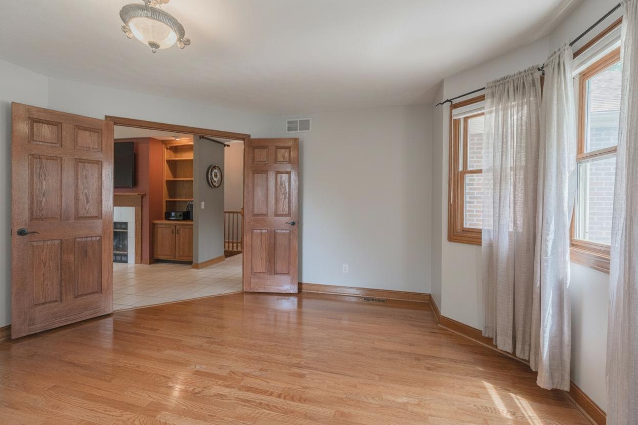 8627 Oakmont Road, Bloomington, IL 61705