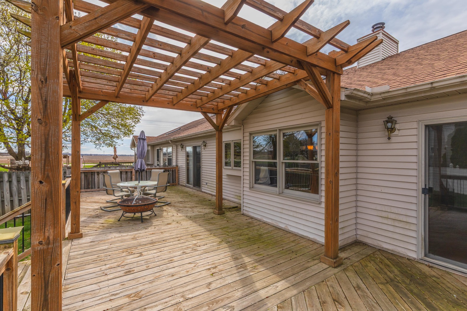 8627 Oakmont Road, Bloomington, IL 61705