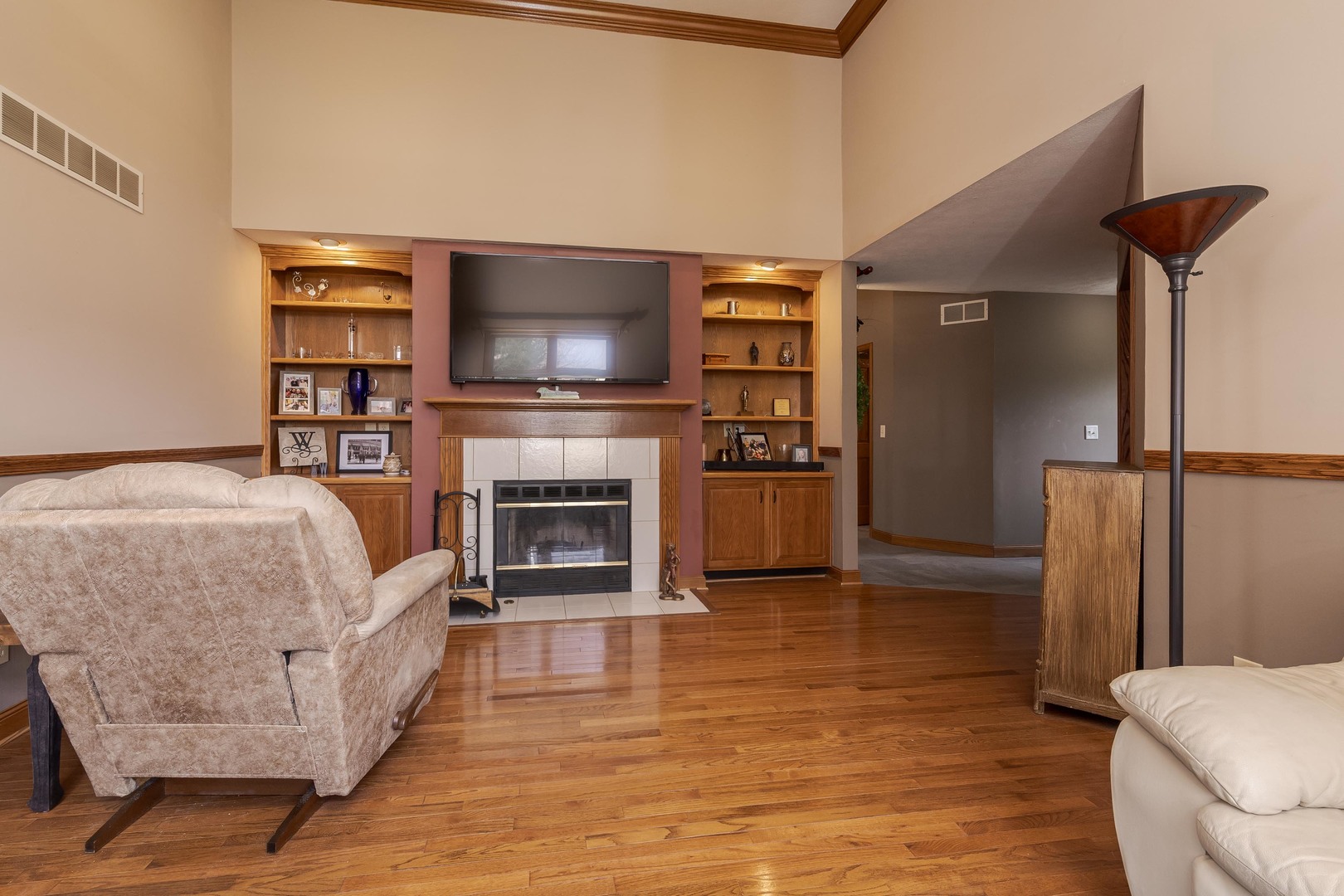 8627 Oakmont Road, Bloomington, IL 61705