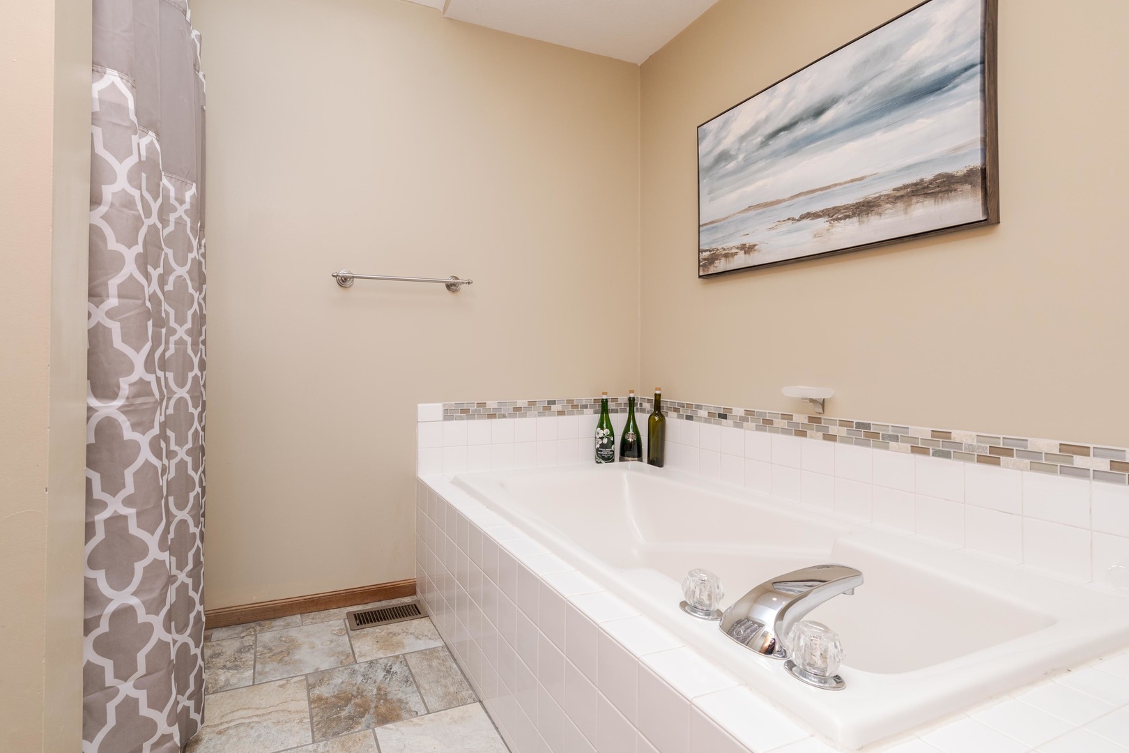 8627 Oakmont Road, Bloomington, IL 61705