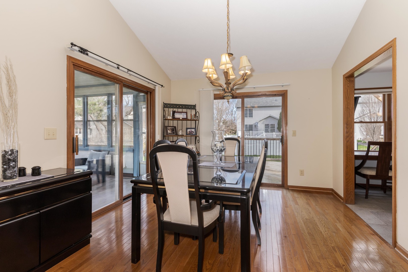 8627 Oakmont Road, Bloomington, IL 61705