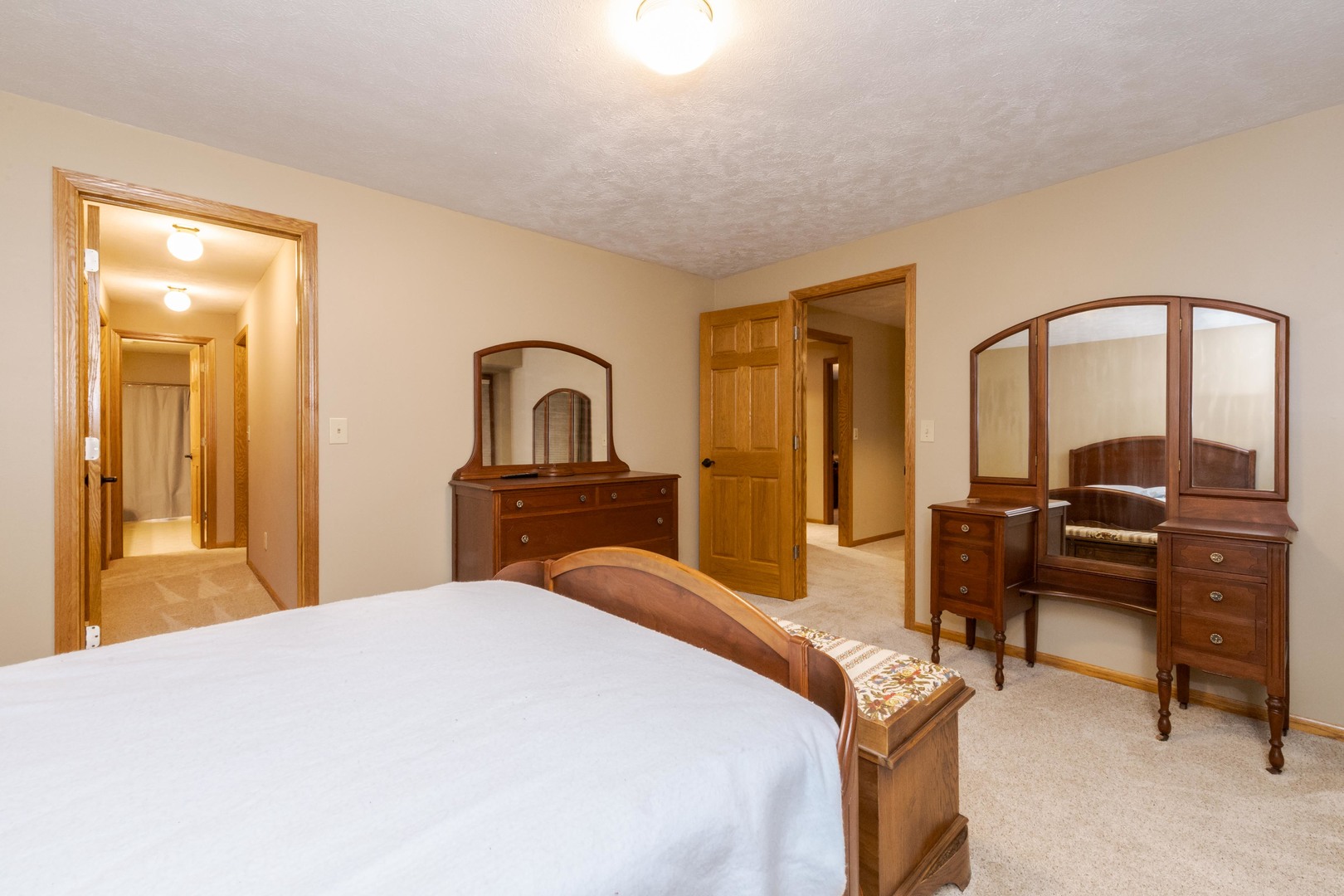 8627 Oakmont Road, Bloomington, IL 61705