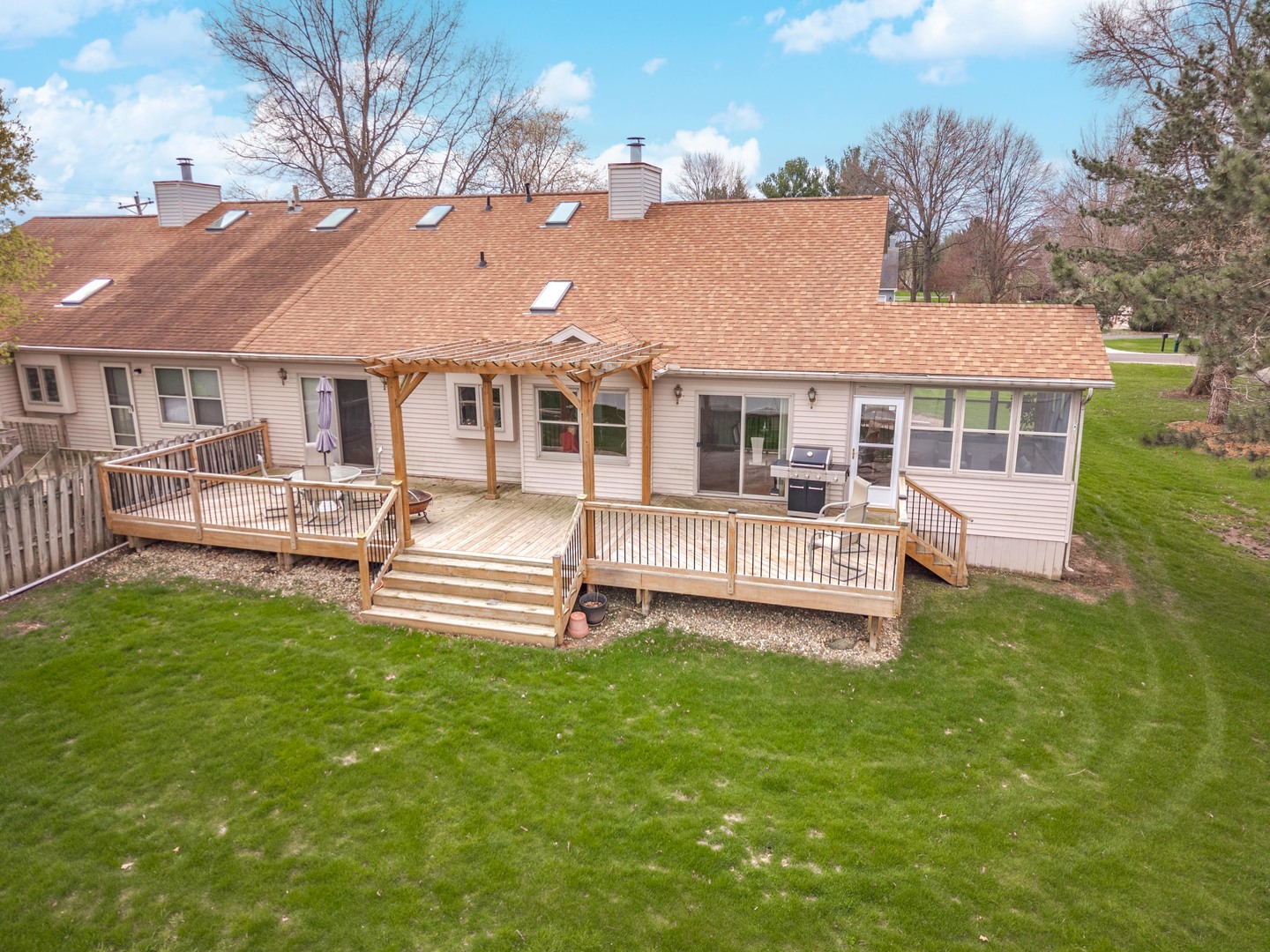 8627 Oakmont Road, Bloomington, IL 61705